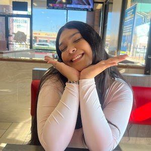 Meet your Posher, Nayeli